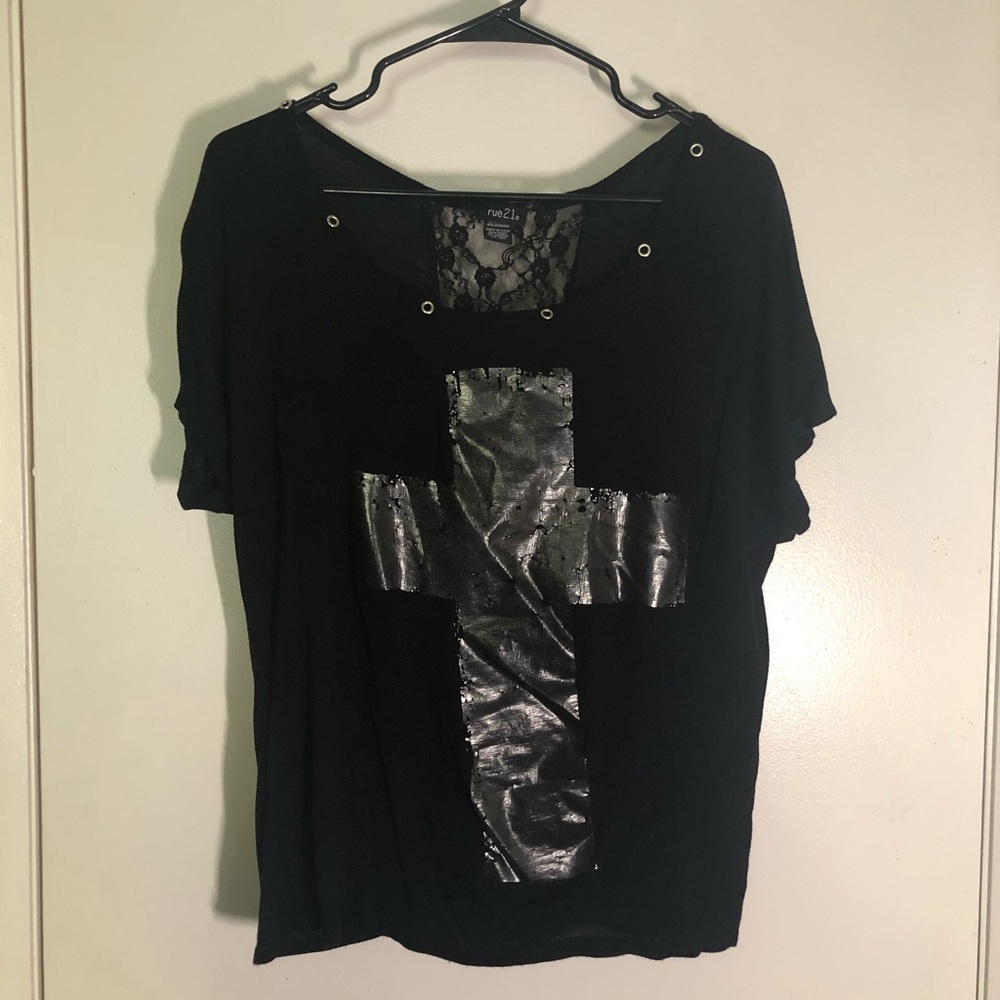 Black cross lace t shirt rue 21